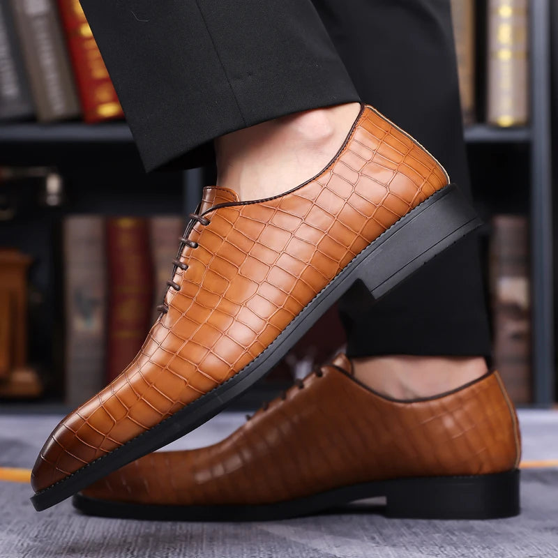 Men’s Carved Lace-up Leather Shoes