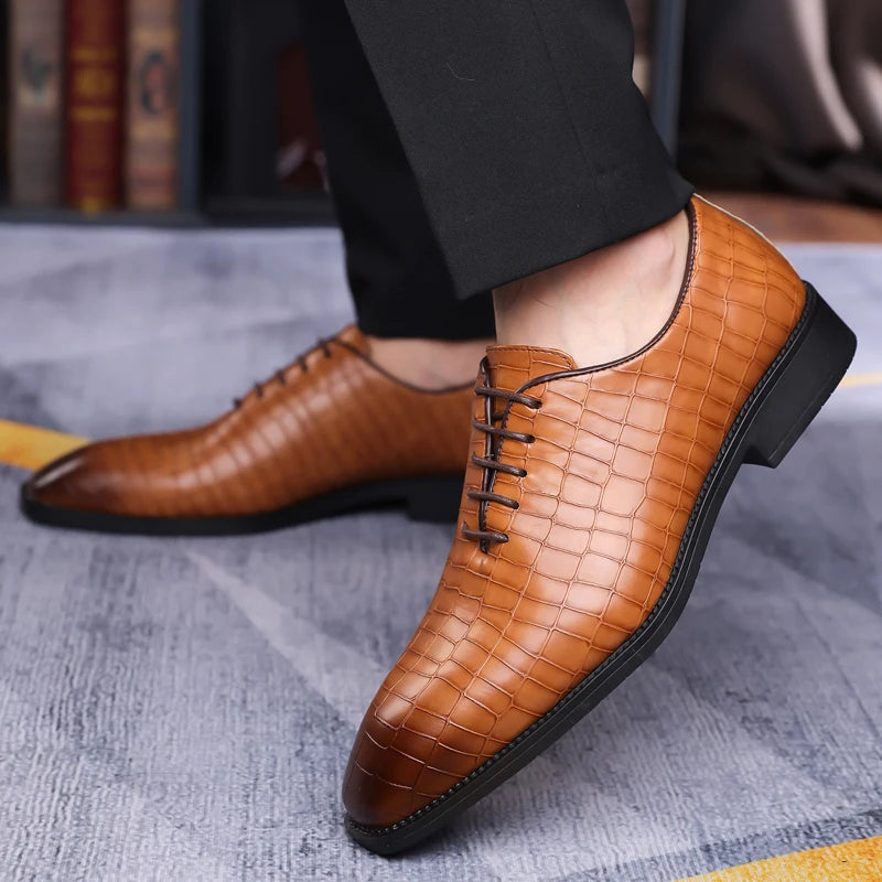 Men’s Carved Lace-up Leather Shoes
