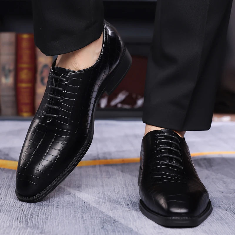 Men’s Carved Lace-up Leather Shoes