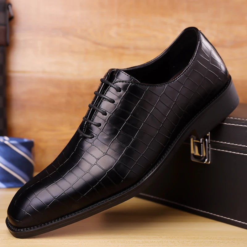 Men’s Carved Lace-up Leather Shoes