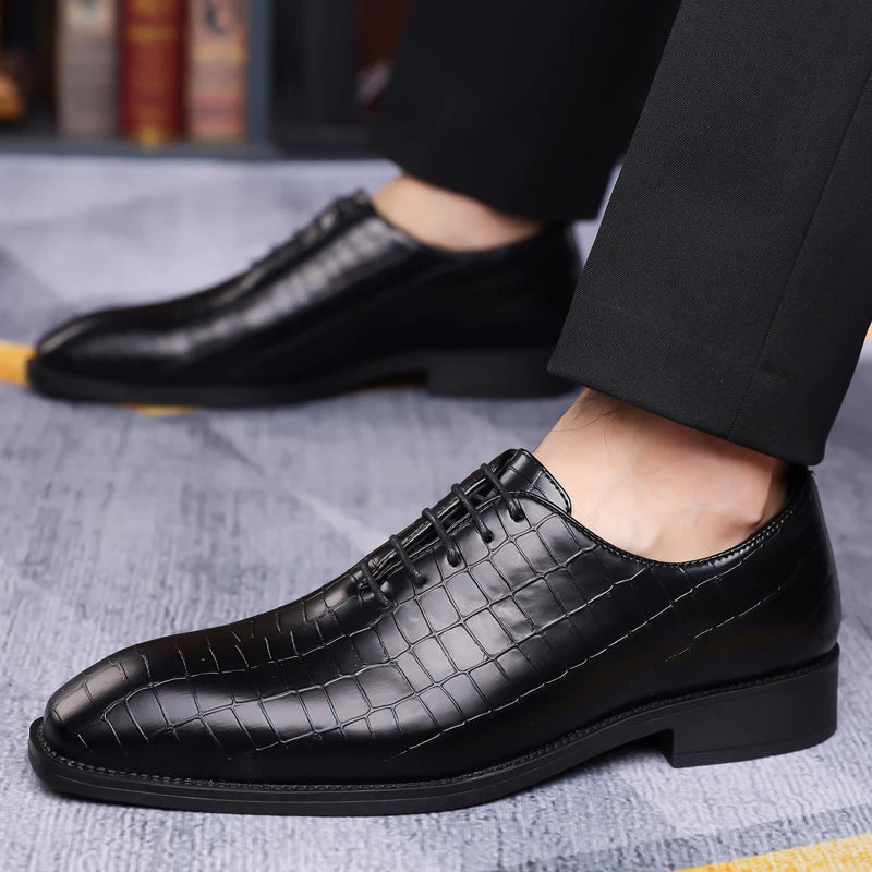 Men’s Carved Lace-up Leather Shoes